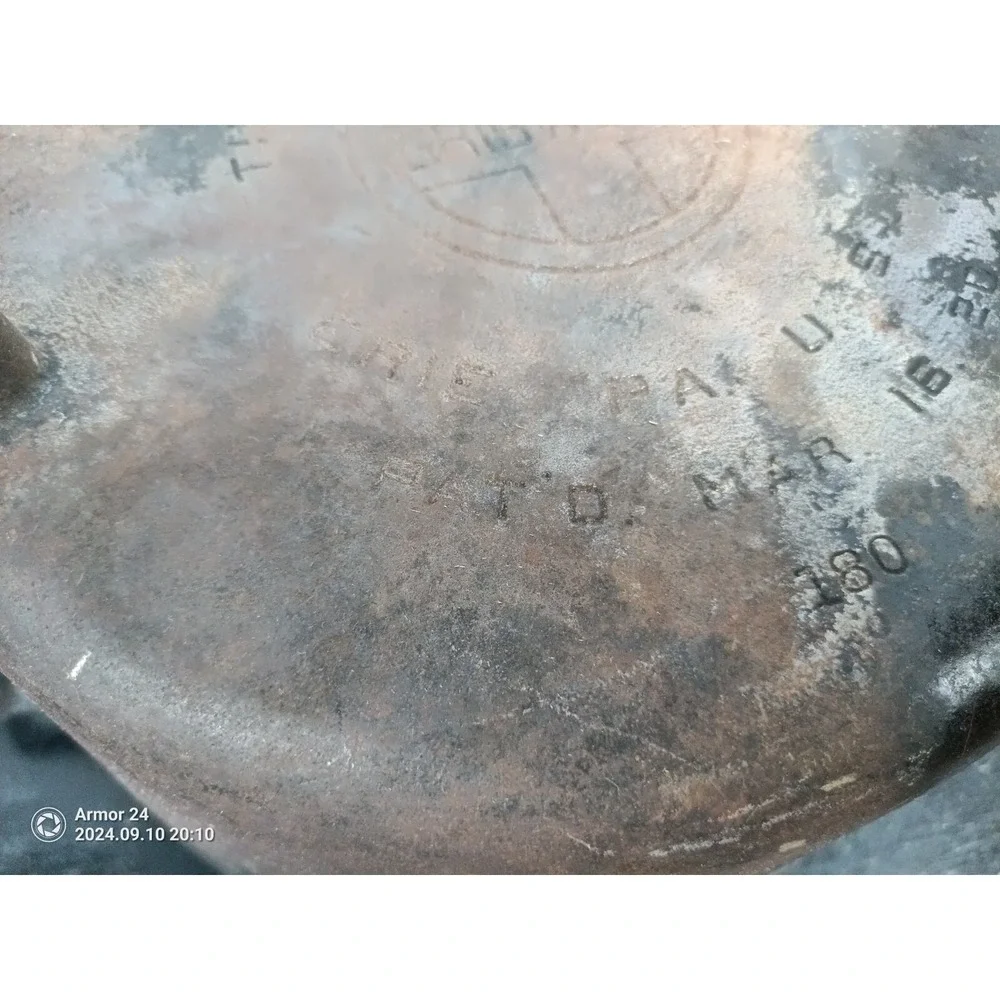 Griswold Cast Iron Pot 10,  3 Footed Cauldron  Antique Hanging (Has Crack) RARE